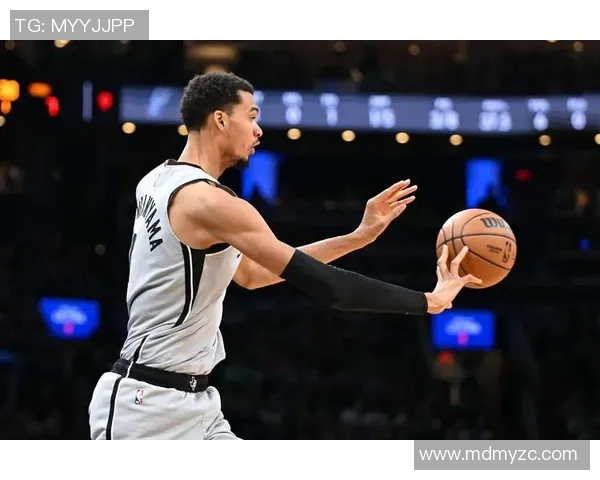 2016年NBA常规赛马刺队对阵雄鹿队精彩回顾与赛后分析